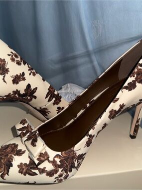 ANTONIO MELANI White Floral Brown Bow High Heel Pumps